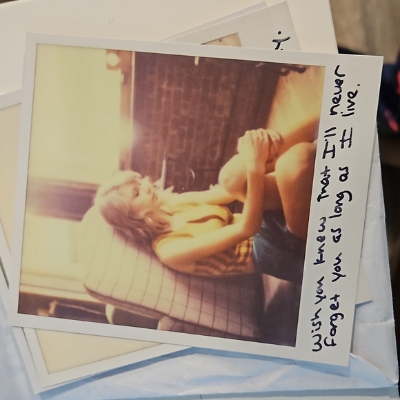 TSWIFT 1989 album polaroids + CD - Picture 10 of 15